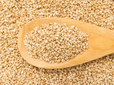 sesame-seeds-wooden-spoon